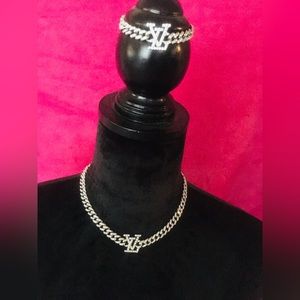 THIS BEAUTIFUL CUSTOM LV CHOCKER AND BRACELET SET IS SO 🔥🔥🔥